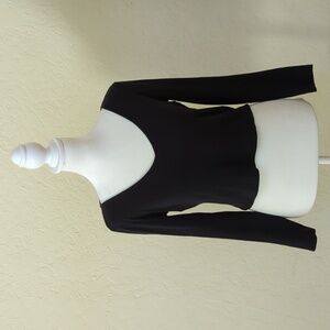 🌻 Forever 21 Black V Neck Long Sleeve Cropped Tee Medium